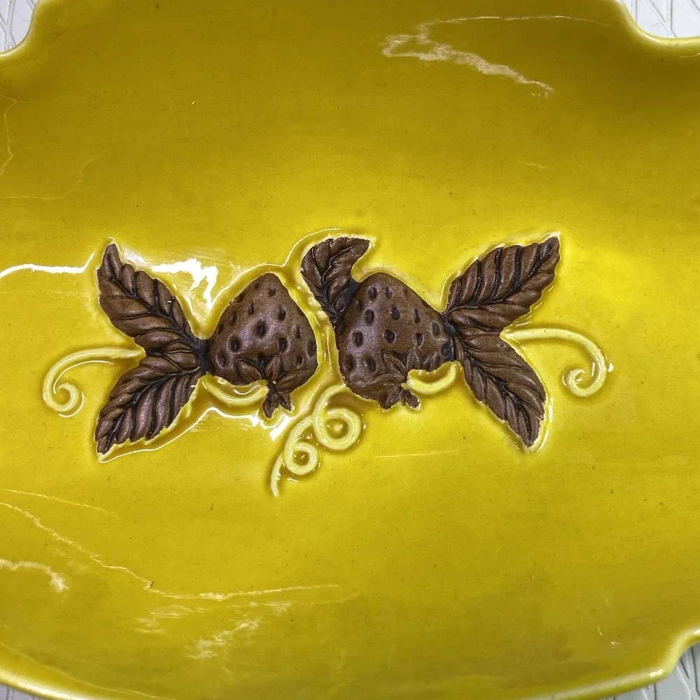 Vintage Treasure Craft USA Pottery Cracker Dish, W/strawberries Yellow‎ 12